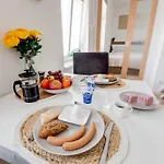 Comfy With Bedroom Nook Apartman