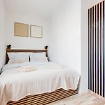 Comfy With Bedroom Nook Apartman