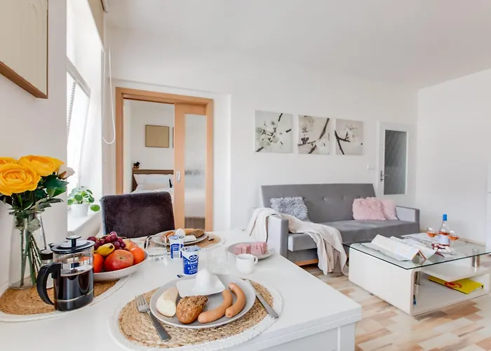 Comfy With Bedroom Nook براغ